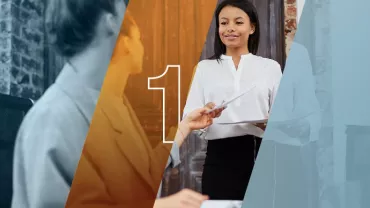 Mujer entregando documentos en ambiente de oficina, con gráfico de fondo.