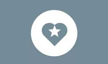 Icono de corazón con estrella en el centro, fondo azul.